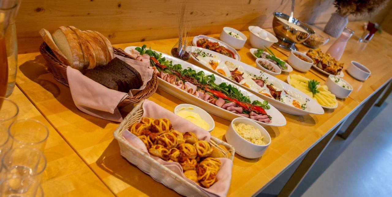 Kassari Puhkekeskus Hotel Käina Екстериор снимка